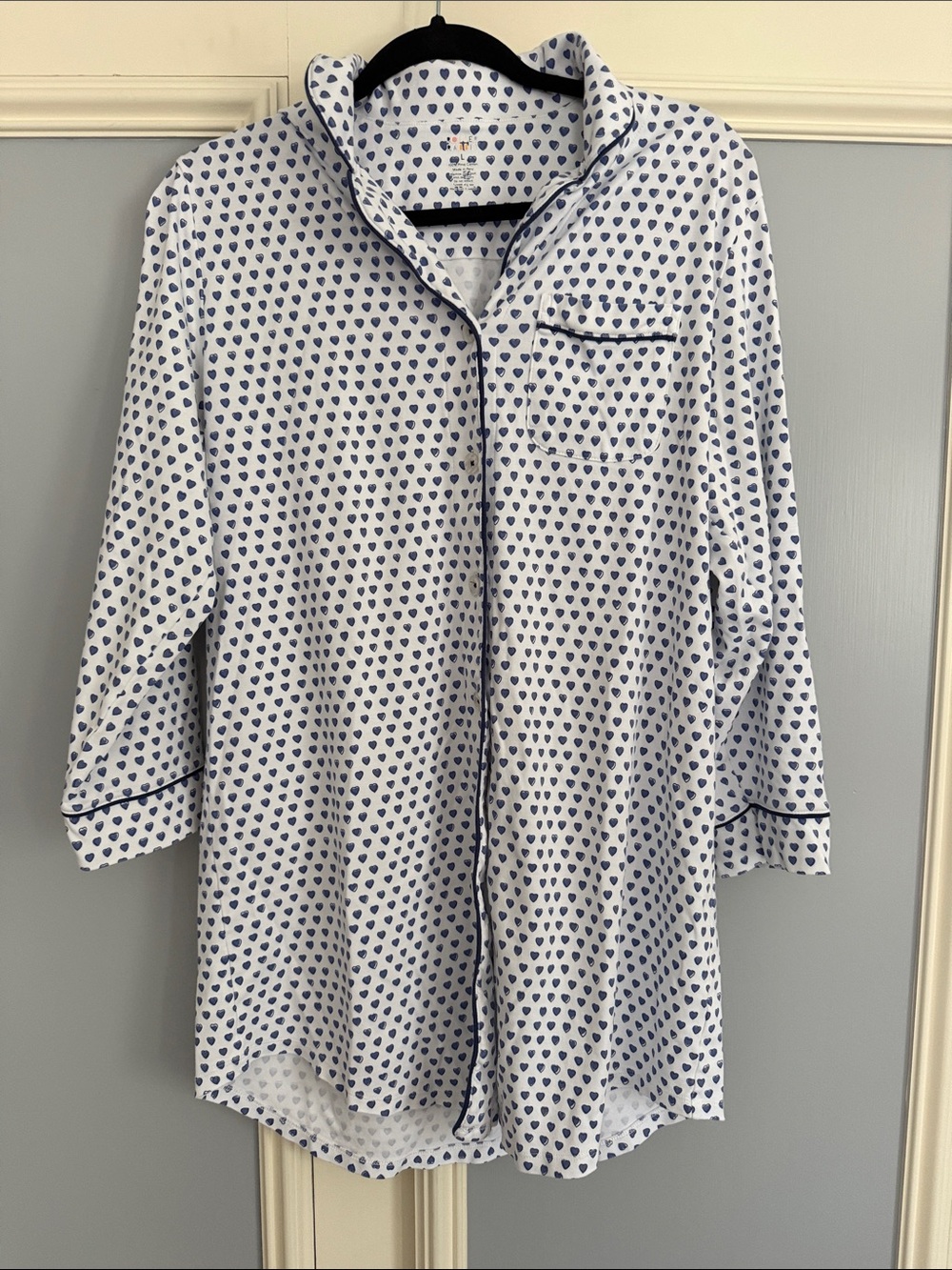 Roller Rabbit White Button-Up Sleep Shirt with Blue Heart Print Size L